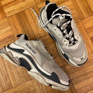 SOLD- Balenciaga Triple S Sneakers Vanille